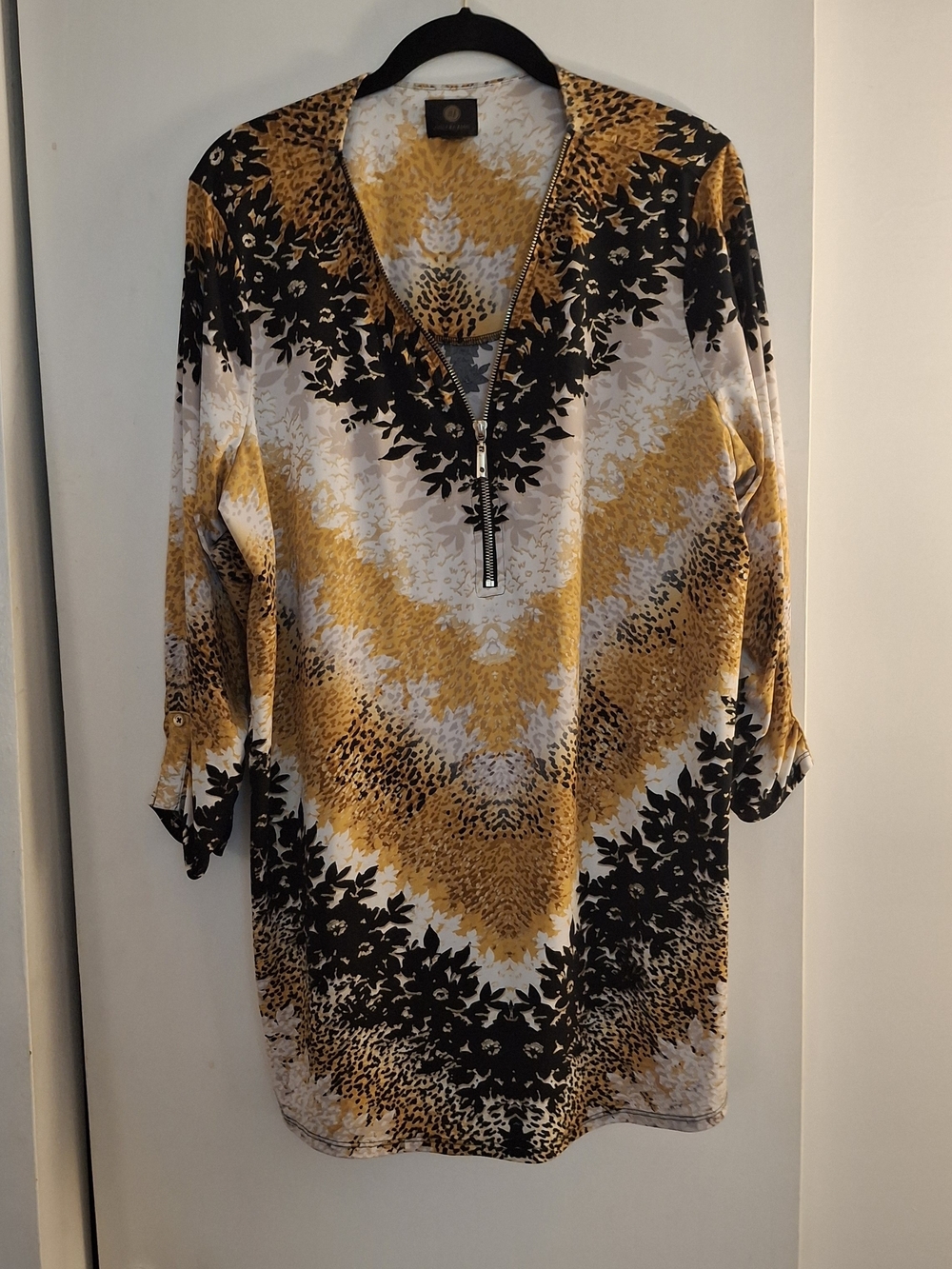 JM Collection Women’s Mustard and Black V-Neck Zip Front Top